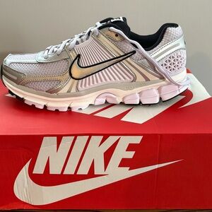 Women’s Nike Nike Zoom Vomero 5 | color: Barely Grape/Metallic Silver | size: 9